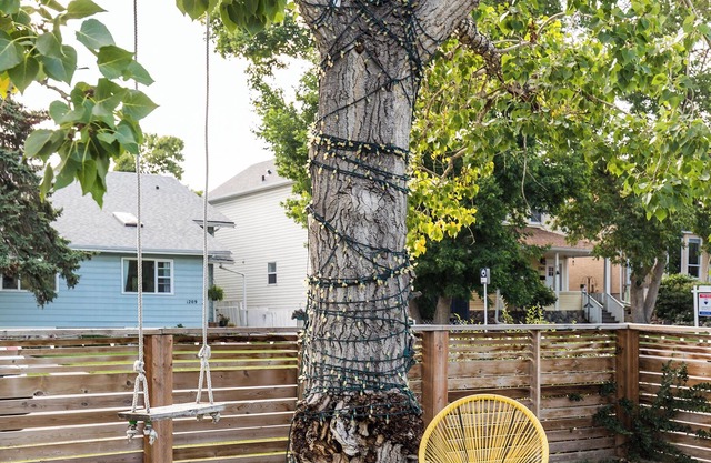 Renovated 3-Bed Near Stampede, Zoo & Airport – Perfect Location & Comfort!