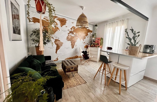 Renovated apartment, popular area of Toulon