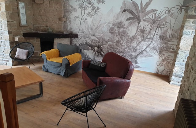 Renovated Breton farmhouse "Rive Guerlédan