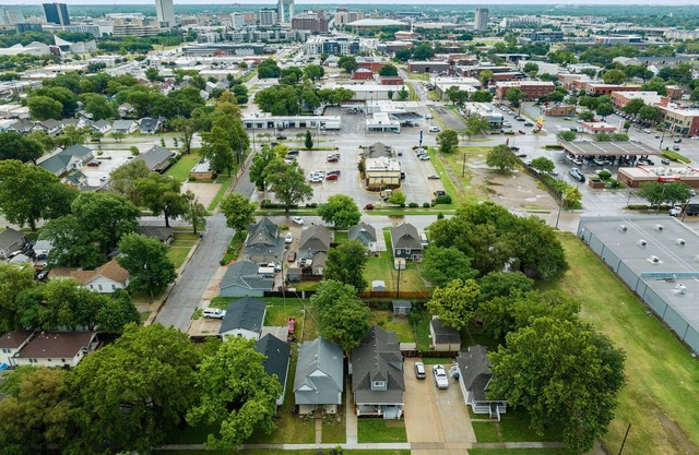 Renovated Delano Duplex: Just a 10-minute Walk to Delano Shops and Restaurants