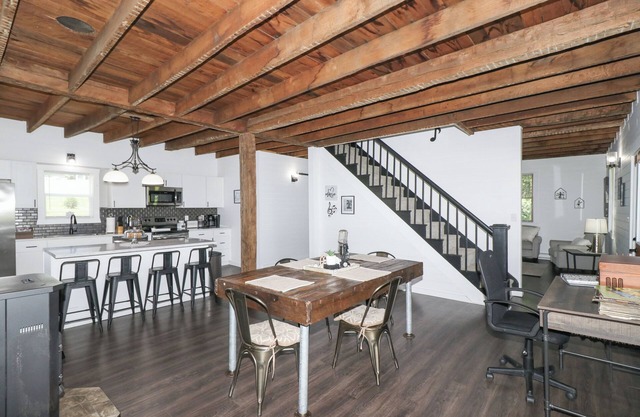Renovated Farmhouse by Mid Ohio Race Track, Snow Trails, access to Amphitheater!