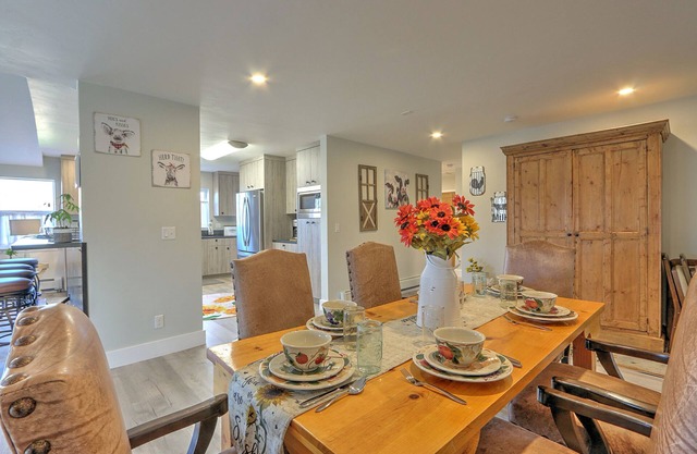 Renovated Farmhouse w/wraparound views, Near Dwtn, 30mi. Aspen &12mi. to Ski