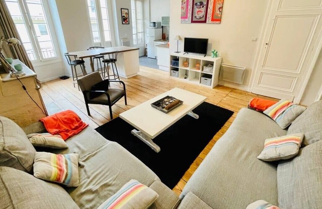 Renovated Furnished Apartment in The Heart of Historic Bordeaux