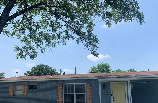 Renovated home in the heart of San Antonio - 5 mins to the airport!