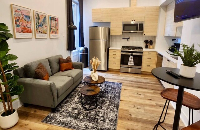 Renovated Jr 1BR | Center City | Sleeps 4 | 2 Beds