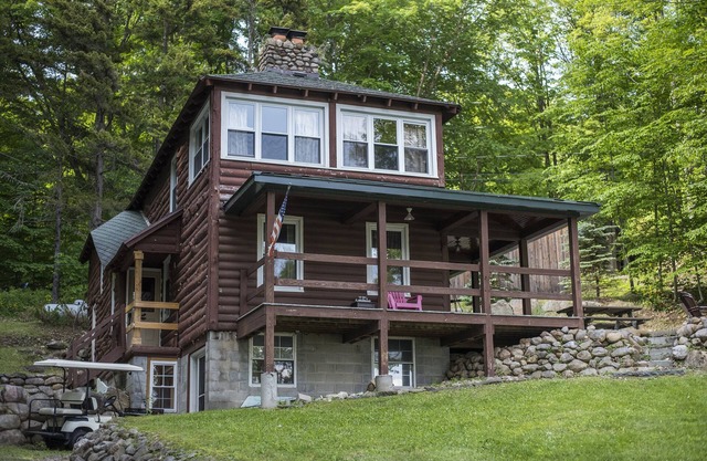Renovated Lodge with Gorgeous Lake Views