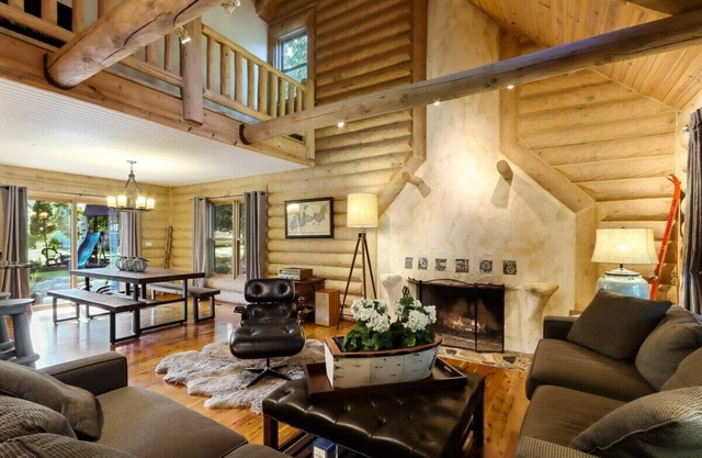 Renovated Log Home At Lake Geneva |Game Room |Ping Pong |Shuffleboard |Movie Room |Swingset |FirePit