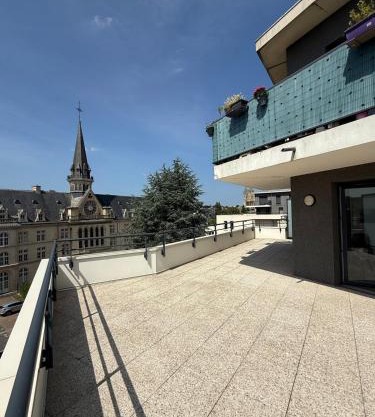 Renovated studio with 50 m2 terrace