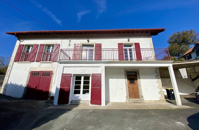 Renovated T3 apartment with WIFI, near Cambo-les-Bains thermal baths
