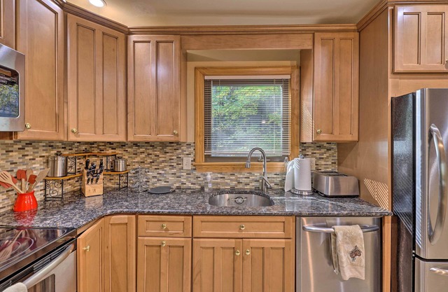 Renovated Tannersville Escape, Walk to Slopes