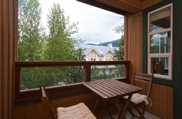 Renovated, Village location. Walk to lifts ,amenities, modern décor, hot tub closed for renovation.