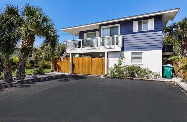 Renovated walk-up duplex with private pool & outdoor lounge - walk to beach