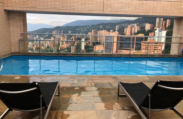 Rent near Clinica Rosario and CC Tesoro 1808