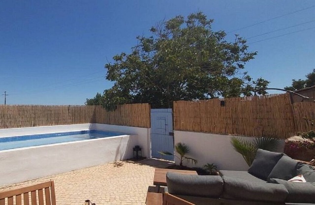 Rental house with private pool in the orange trees.