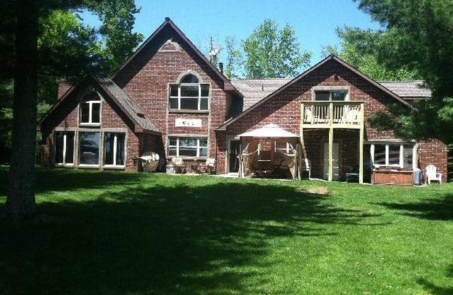 Rent the biggest and the best Large Lake house sleeps up to 18, Lots to do!