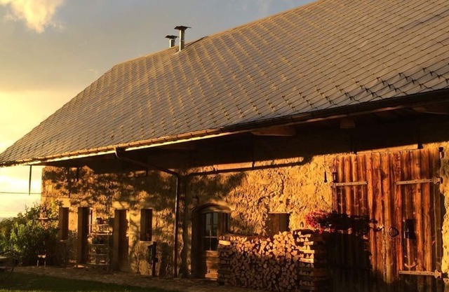 Rent two independent apartments in a large renovated farmhouse