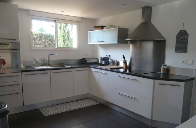 Rent villa 5 bedrooms swimming pool in peace between Aix en Provence and Marseille