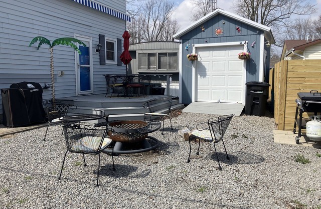 RENTAL FOR LARGE FAMILIES OR GROUPS! Steps away from boat ramp!