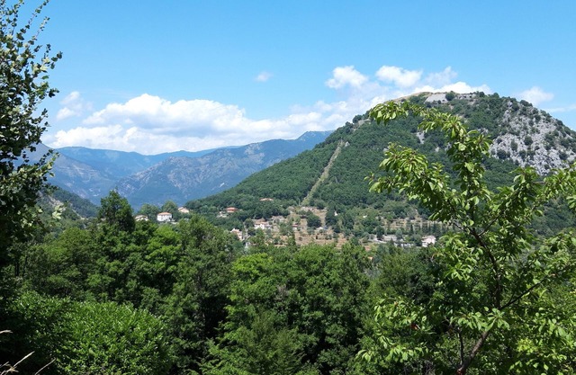 Rental in main residence between sea and mountains