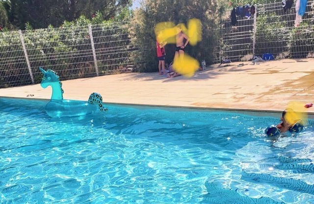 Rental of a 2-bedroom apartment in a residence with swimming pool...