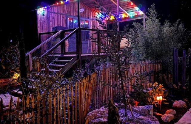 Rental of 2 wooden cabins for 10 people (heating & air-conditioning)