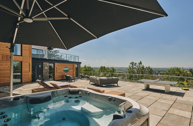 Reservoir View - a modern home that sleeps 8 guests in 4 bedrooms
