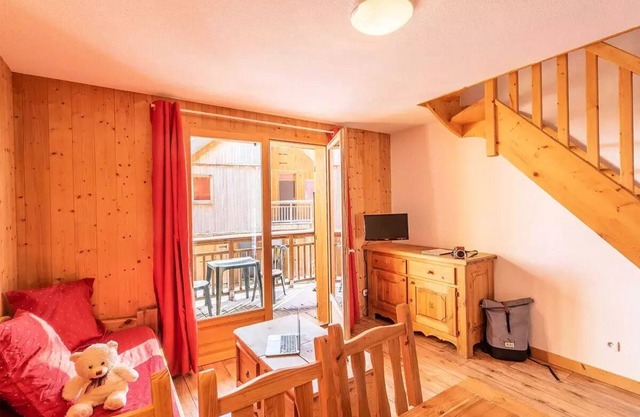Residence Les Chalets du Berger* - 3 Rooms for 8 people Duplex Mountain Corner