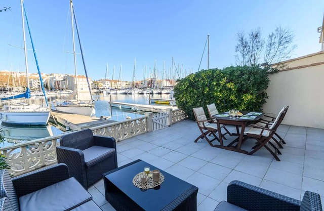 Residence Les Marines Du Port - Marina with stunning views of the port and the boats