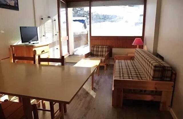 Residence Lienz - Apartment with terrace facing South, close to the center of Barèges