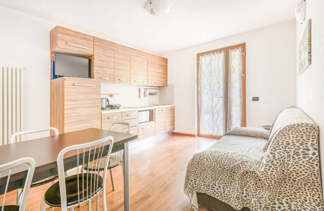 Residence Toli Garden with outdoor heated Pool 30°