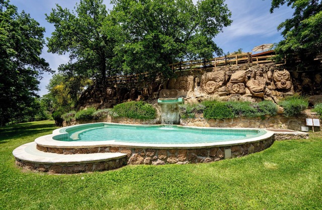 Residence with swimming pool in Sorano