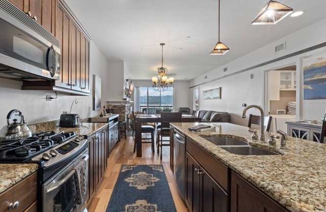 Resort Amenities, Lakefront - Seasons at Sandpoint