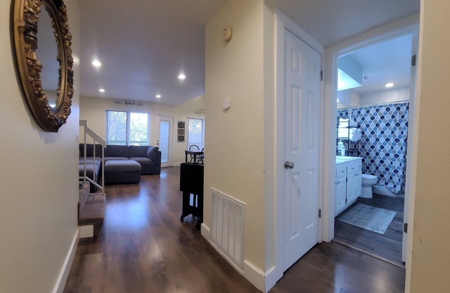 Resort-Style 2BR 2BA: Indoor/Outdoor Pools, Pickelball, Trails, & more!