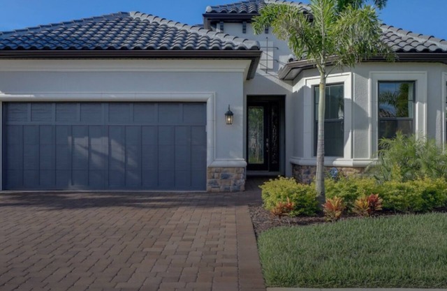 Resort style living with amenities close to beach & bike trails