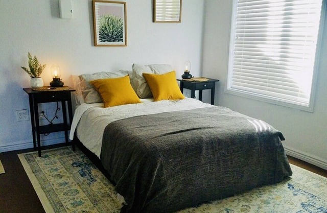 Rest & Recoup - Private Suite w/Gym & Sauna - A Mile to 70 West/East