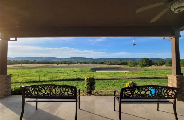 ★Rest & Replenish★ | 10min to Lake | Stunning Mountain Views