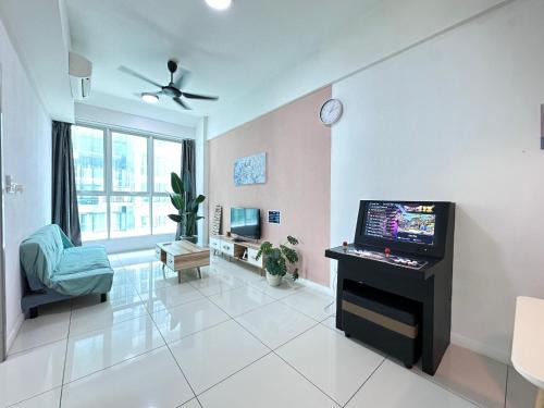 reSTARY - Blue Game, Sutera Avenue Infinity Pool - Imago Opposite - KK City- 2BR,5Pax 来沙旅 蓝色复古游戏主题公寓 - 无边际日落海景泳池 - Imago商场对面 - KK市中心 - 2房5人