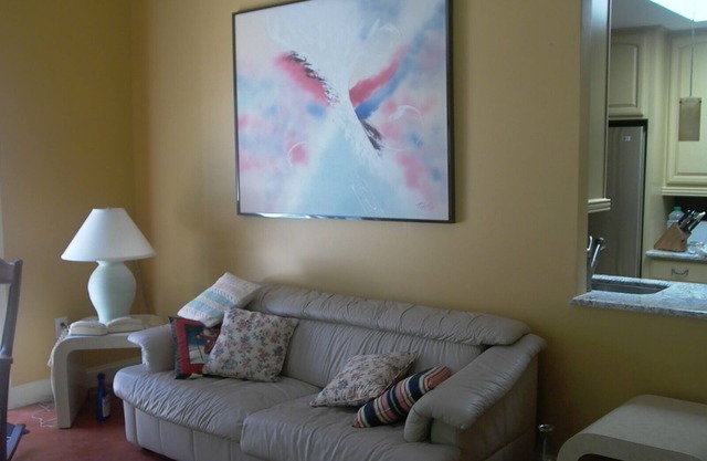 Restful, luxurious beach retreat with fitness room and WiFi in Vero Beach