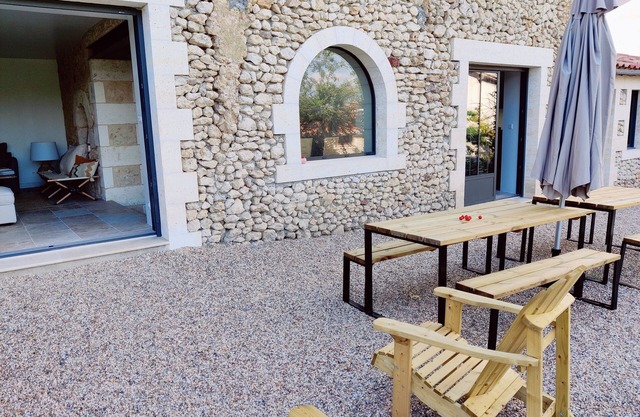 Restored country house, 4 bedrooms, private pool.