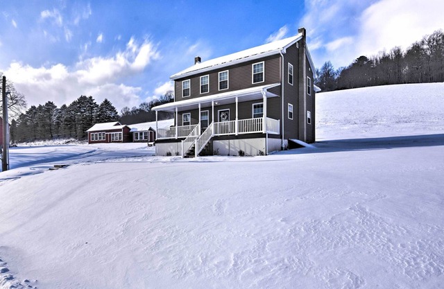 Restored Farmhouse - 5 Mi to Blue Mountain Resort!