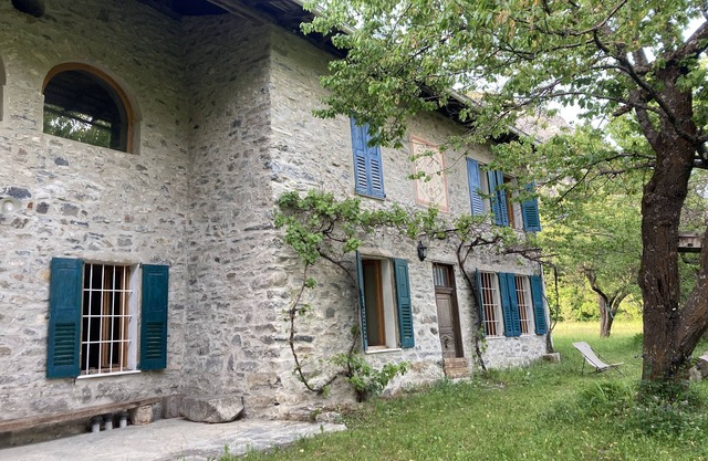 Restored farmhouse with large garden near Barcelonnette