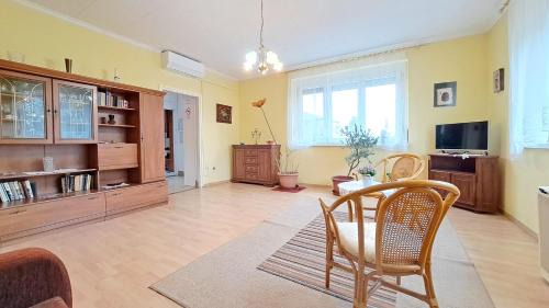 Rétifarkas Apartment with a green belt, fantastic city views and free parking
