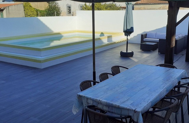 Retiro da Atafona Beach Pool House (White)