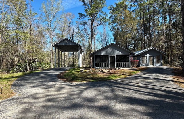 Retreat cabin on Florida’s nature coast 10 mins from Crystal river florida