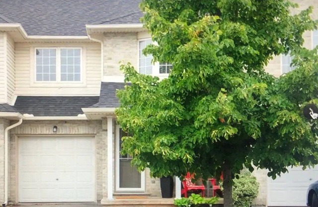 Retreat in the Heart of Grimsby & Wine Country