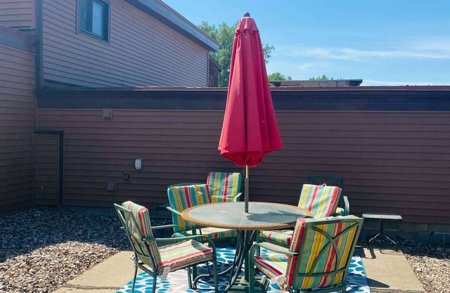 Retreat near the Lake and State Parks of Yankton