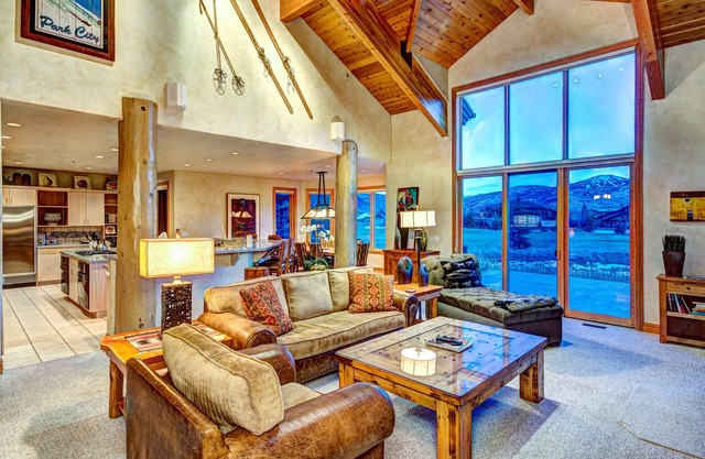 Retreat @ The Cove: Magnificent Views, Full Upgraded Luxury Townhome! Hot Tub!