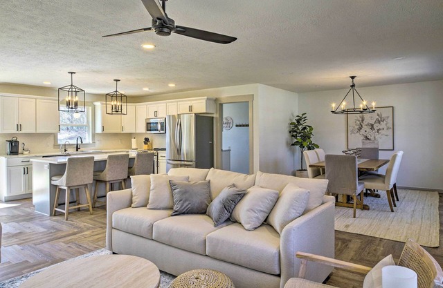 Retreat w/Deck ~ 9 Mi to Downtown Springfield