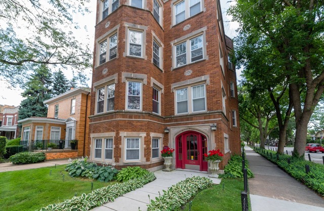 Retro Apartment in Andersonville