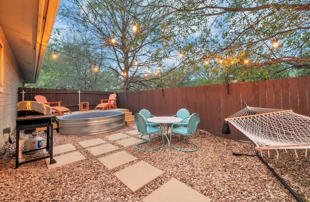 Retro Austin Escape | Cowboy Pool + Pet Friendly